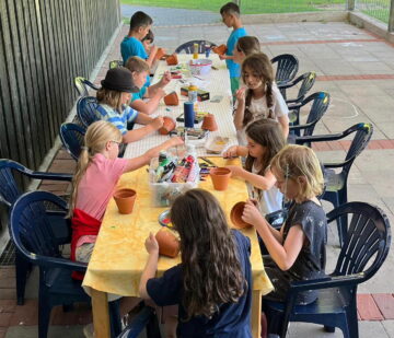 Macht richtig Spaß: Schminkaktion im SommerCamp.