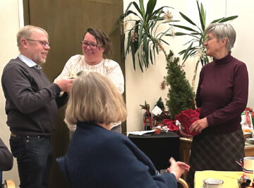 Josef Pollmanns, guter Geist in der Fahrradwerkstatt. Will Gere auch Jugendlichen zeigen, wie Räder zu pflegen sind. Seine Frau Kati (rechts) ist als Wollengel aktiv und wenn die Landschaft von Müll befreit wird.